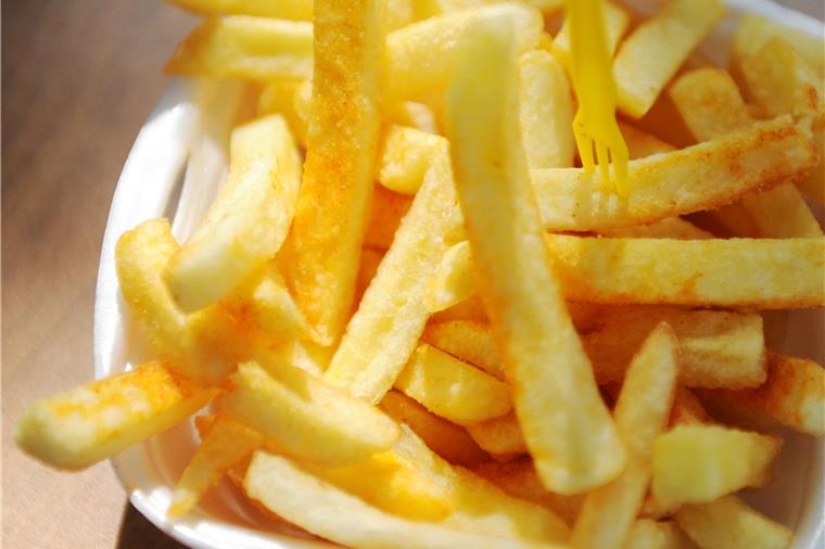 Fast Food lässt das Gehirn verrückt spielen Von großen Mengen Fast Food ist abzuraten.