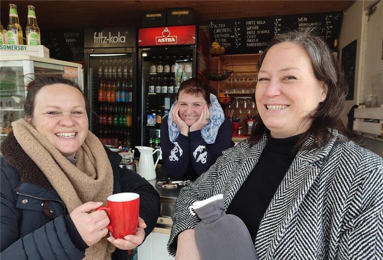 Das erwartet die Besucher der Weserperle in Dedesdorf beim ersten WOW-Markt Drei Frauen an einem Cafétresen
