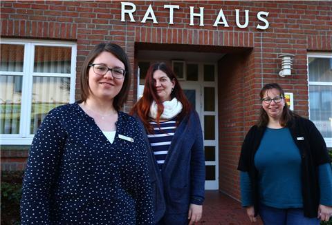 Von links: Jana Fest, Marlit Schnieder und Nicole Köpke kümmern sich bei der Gemeinde Butjadingen um Flüchtlingsangelegenheiten.