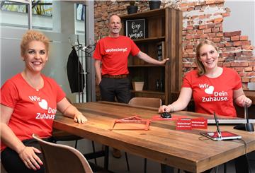 Von links: Natascha Beling (Wohncierge), Rolf Sünderbruch (stellvertretender Vorstandsvorsitzender) und Anna-Lena von Holten (Wohncierge). 