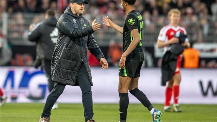 Bewegung in Wolfsburg: Zwei Neue kommen, Odogu nach Mailand Von Wolfsburg nach Mailand: Der deutsche U17-Weltmeister David Odogu (r). (Archivbild)