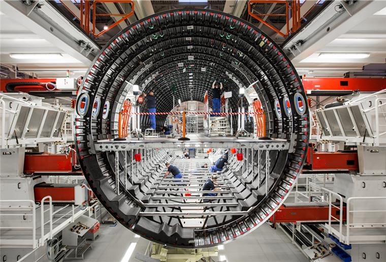 Premium Aerotec: Einige hundert Mitarbeiter gehen Vor allem ältere Mitarbeiterinnen und Mitarbeiter werden das Flugzeugwerk in Nordenham verlassen.