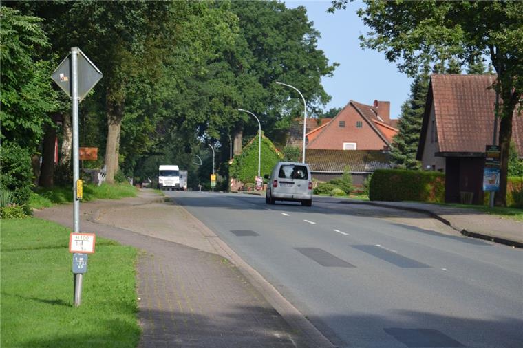 Raserei zwischen Zeven und Bremerhaven: Blitzer soll im Dorf für Nachtruhe sorgen Vor allem bergab Richtung Ortsausgang und weiter nach Ostereistedt sind in der Rhadereistedter Hauptstraße mehr als die Hälfte der Autofahrer deutlich zu schnell unterwegs. Das hat eine zehntägige Messung ergeben. Der Gemeinderat bemüht sich um einen stationären Blitzer.