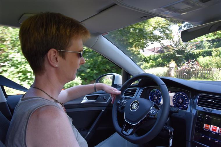 Leise und schnell: Buchholzerin testet Elektroauto Vor allem viele kurze Strecken hat Elke Schnau mit dem Elektroauto zurückgelegt. Sie war erstaunt, wie leise der Golf auf den Straßen ist. „Eine ältere Damen hat das Auto gar nicht bemerkt.“