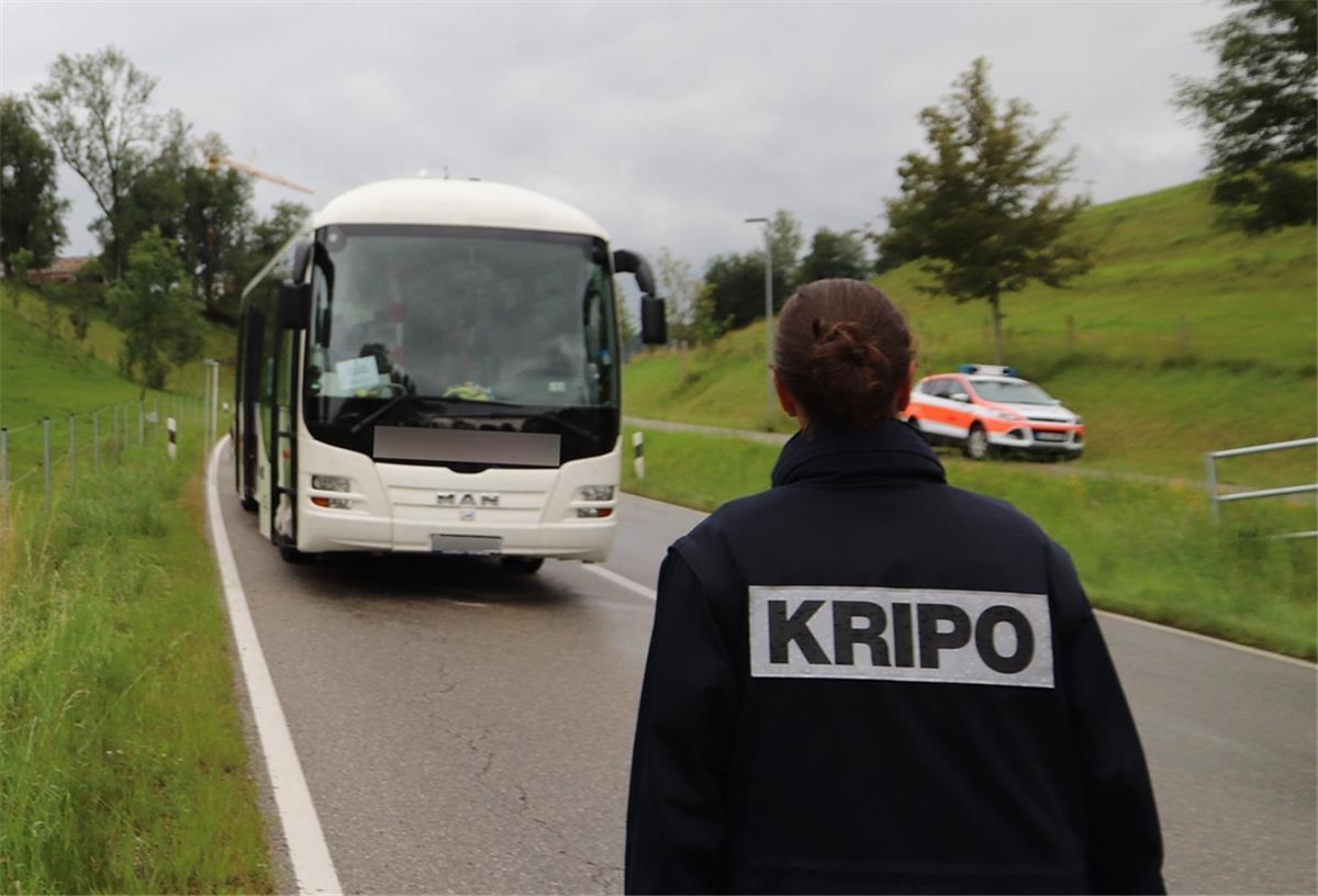 Vor anderen Passagieren hat ein Mann in diesem Bus seine Ehefrau erstochen. 