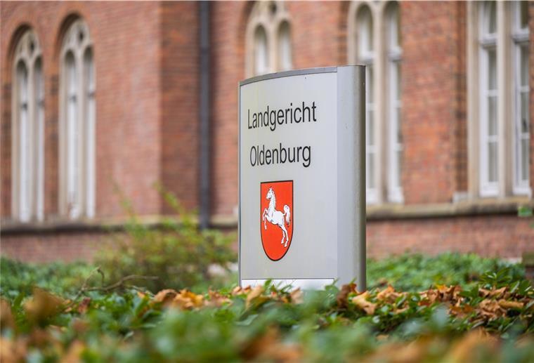 Vor dem Landgericht Oldenburg wird seit Montag gegen einen Nordenhamer Zahnarzt verhandelt.