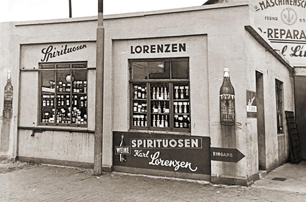 Vor dem Neubau 1952 befand sich das Lorenzen-Geschäft in einer Werkstattgarage.