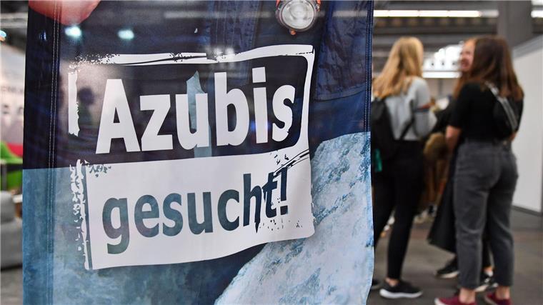 Ausbildung startet - mehr als jede dritte Stelle noch frei Vor dem Start des Ausbildungsjahres heißt es in vielen Betrieben: „Azubis gesucht!“