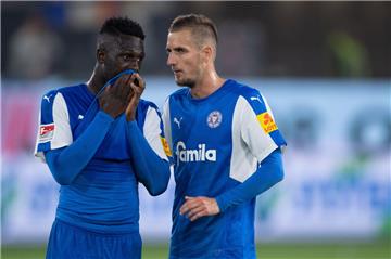 Vor dem Wechsel? Kiels Dominick Drexler (rechts) gilt als Kandidat bei Werder Bremen.