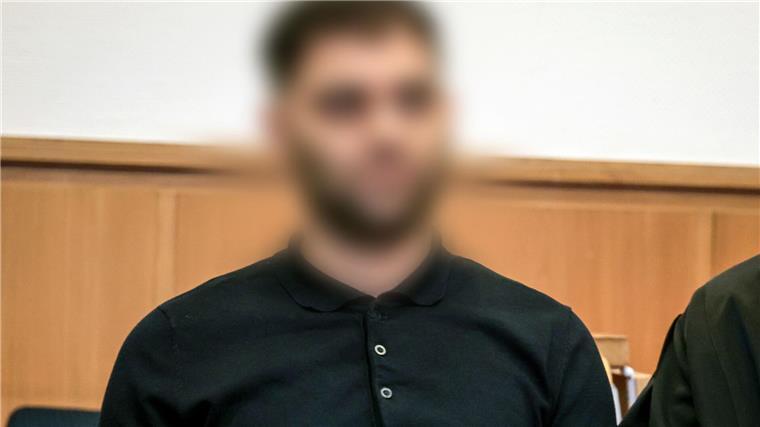 Vor den Augen von Polizisten soll ein Mann einen 35-Jährigen ermordet haben. (Archivbild)