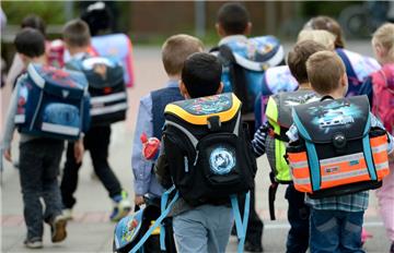 Vor den Bremerhavener Schulen will die Polizei verstärkt Autofahrer kontrollieren.