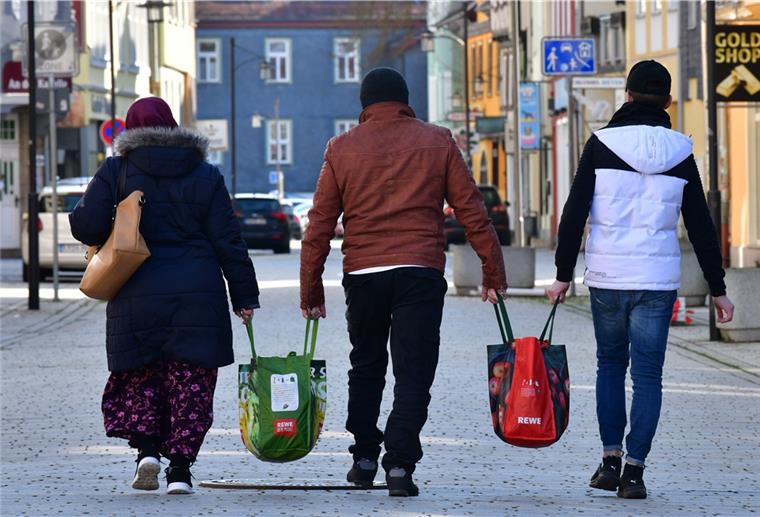 Trotz Corona-Krise: Lebensmittelhandel befürchtet Osteransturm Vor den Ostertagen dürfte es wieder sehr viele Menschen in die Verbrauchermärkte ziehen.