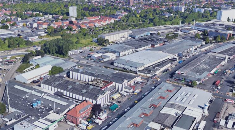 Vor der Disko "Kühlhouse" mussten sich Polizei und Feuerwehr um 15 Verletzte kümmern.
