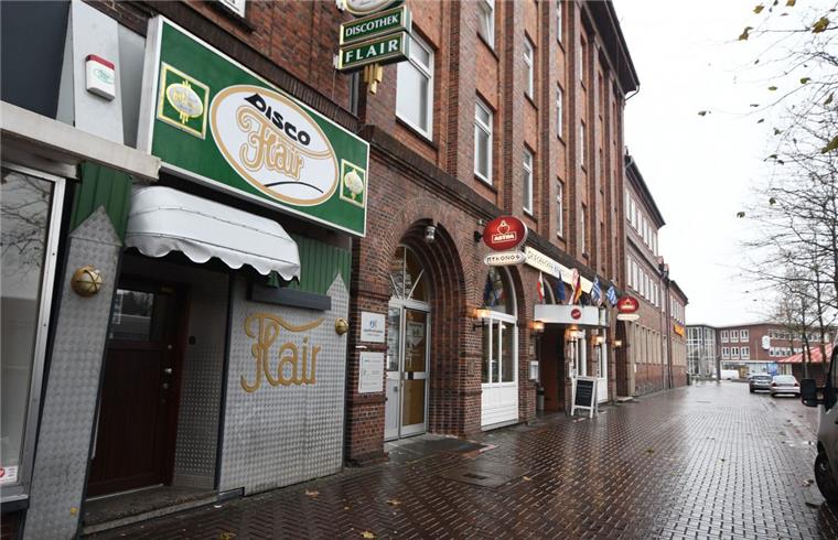 Amokfahrt in Cuxhaven: Angeklagter befand sich in einem Alkoholrausch Vor der Diskothek "Flair" fuhr der Angeklagte in eine Personengruppe. Sechs Menschen wurden verletzt.