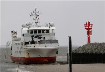 Fährschiff vor der Insel Wangerooge