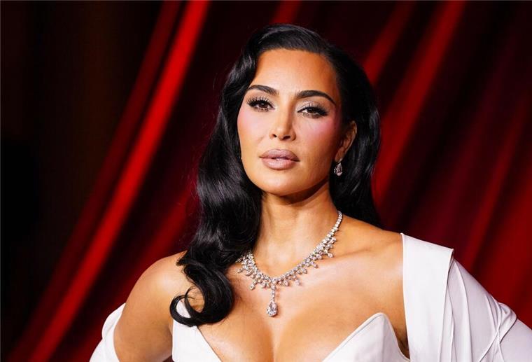 Kim Kardashian sagt zu Überfall in Paris vor Gericht aus Vor Gericht in Paris wird Kim Kardashian den Männern gegenüberstehen, die nach Überzeugung der Anklage für den Überfall auf sie in einem Pariser Hotel 2016 verantwortlich sind. (Archivbild)
