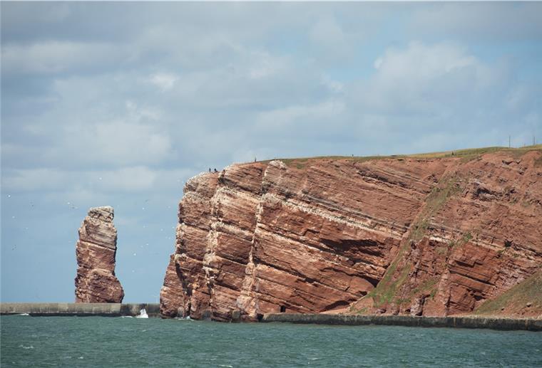Havarie vor Helgoland: Notschlepper nimmt Frachter an den Haken Vor Helgoland ist ein Frachter havariert.
