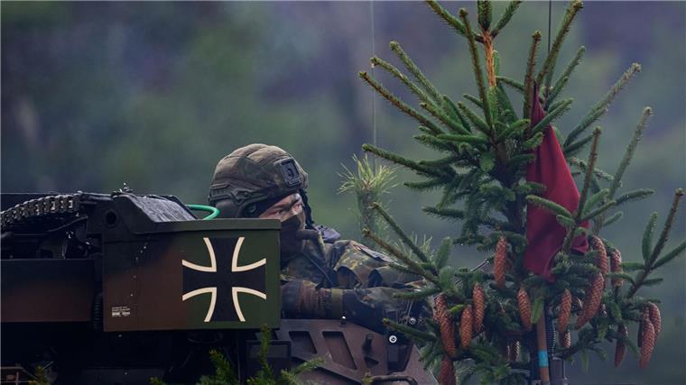 1.800 Soldaten für EU-Gefechtsübung in Bergen Vor hochrangigen Militärvertreten und Journalisten wurde eine Schießübung von Bodentruppen präsentiert.
