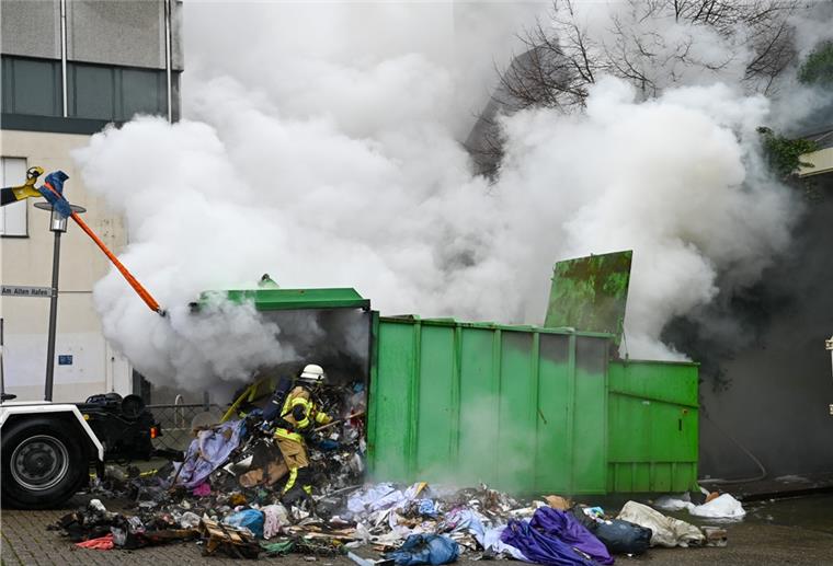 Feueralarm bei Karstadt in Bremerhaven Feuerwehr Bremerhaven