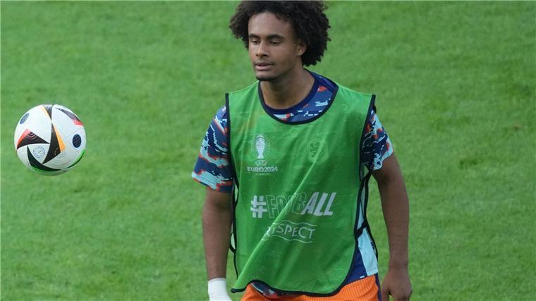Millionen-Summe für Bayern: Zirkzee vor Manchester-Transfer Vor Millionentransfer nach Manchester: Der frühere Bayern-Stürmer Joshua Zirkzee.
