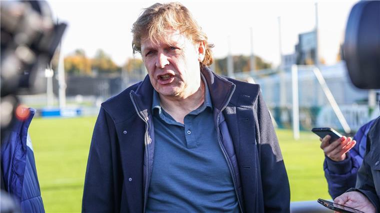 Mulder übernimmt vakanten Schalker Sportdirektor-Posten Vorerst neuer Sportdirektor beim FC Schalke 04: Youri Mulder.