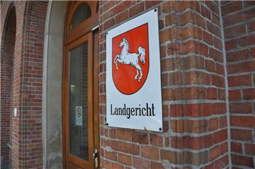 Vorm Landgericht Oldenburg ist ein 33-jähriger Drogenabhängiger aus Nordenham wegen eines Raubüberfalls auf eine Spielothek verurteilt worden.