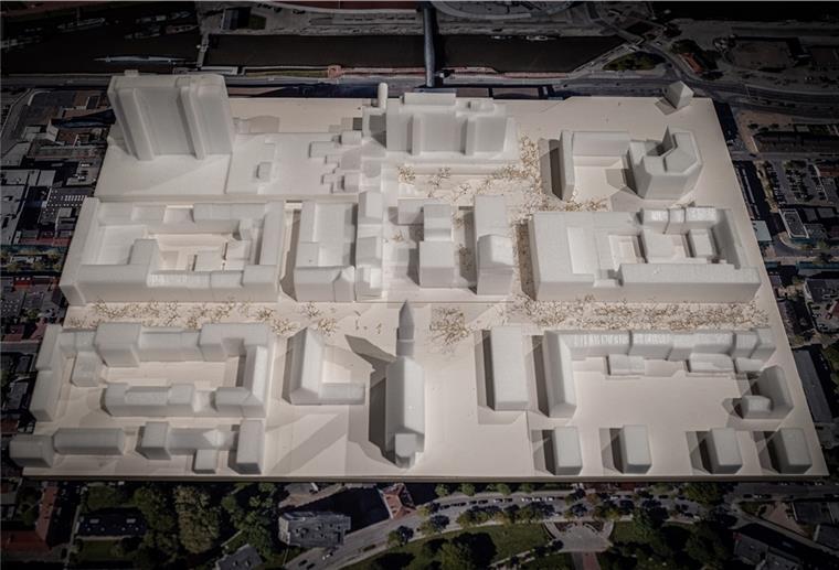 Bremerhaven: Infoabend zum neuen Innenstadtkonzept Vorschlag der Gestaltungswerkstatt zum Thema Innenstadtentwicklung: Das Bild zeigt die Detailansicht des Innenstadtmodells mit geplantem Neubau der ehemaligen Karstadt-Immobilie (Mitte).