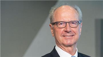VW-Aufsichtsrat und Porsche-SE-Vorstand Hans Dieter Pötsch will die bisherigen CO2-Ziele der EU ändern. (Archivbild)