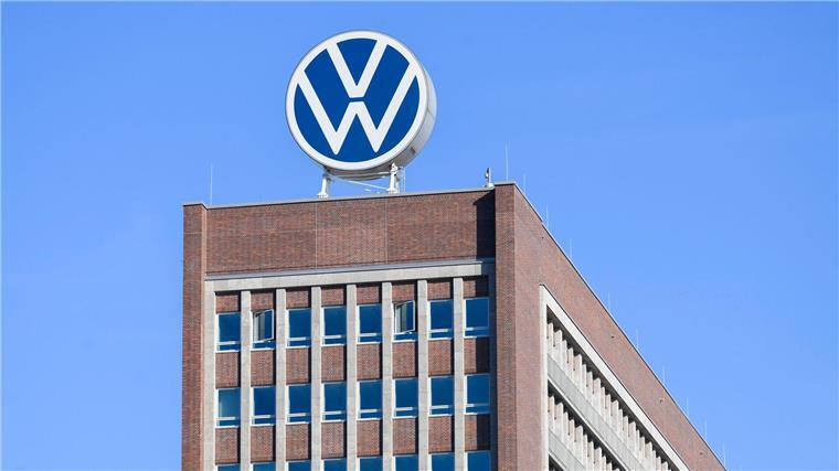 Volkswagen verstärkt Sparkurs - schwache Nachfrage belastet VW in Wolfsburg: Wegen schwacher Geschäfte verschärft die Kernmarke ihren Sparkurs.