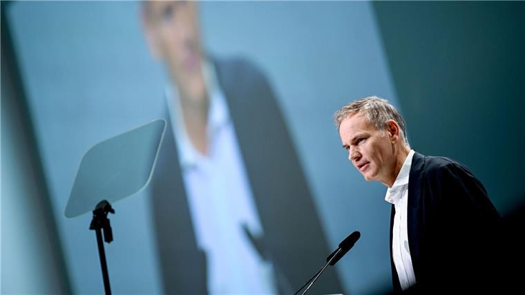 VW-Aktionäre fordern Blumes Rückzug von Porsche-Spitze VW- und Porschechef Olivier Blume wehrt sich gegen Forderungen, einen seiner beiden Posten aufzugeben. (Archivfoto)