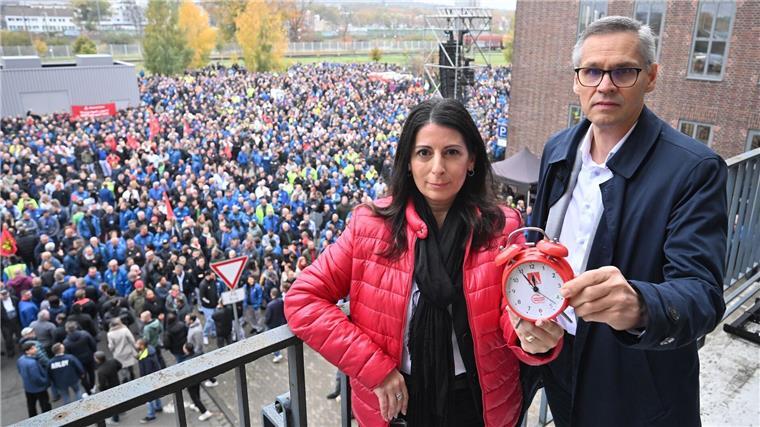 Drei VW-Werke auf Kippe - Betriebsrat warnt vor Eskalation VW will mindestens drei Werke schließen. Betriebsrat und IG Metall protestieren gegen die Pläne.