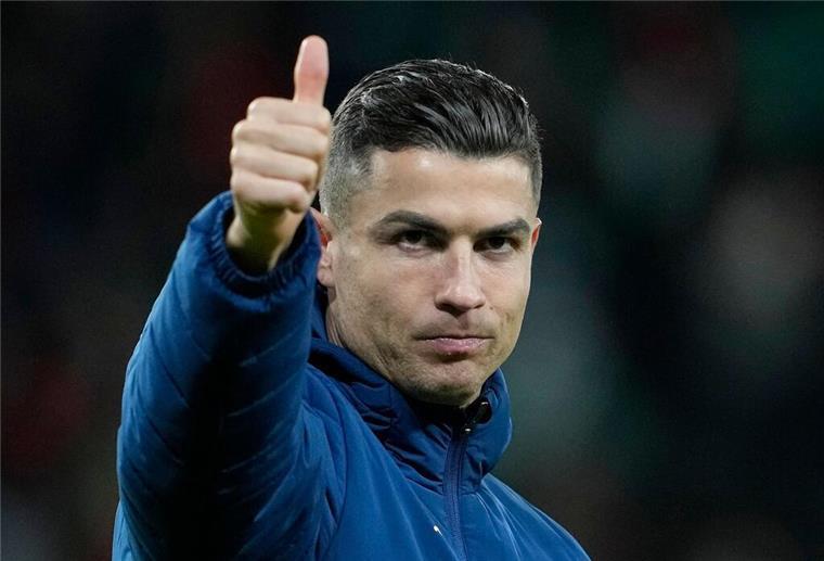 Cristiano Ronaldo gestikuliert nach einem Spiel. 
