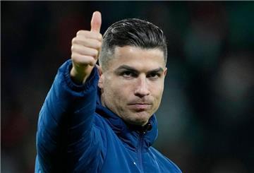 Cristiano Ronaldo gestikuliert nach einem Spiel. 