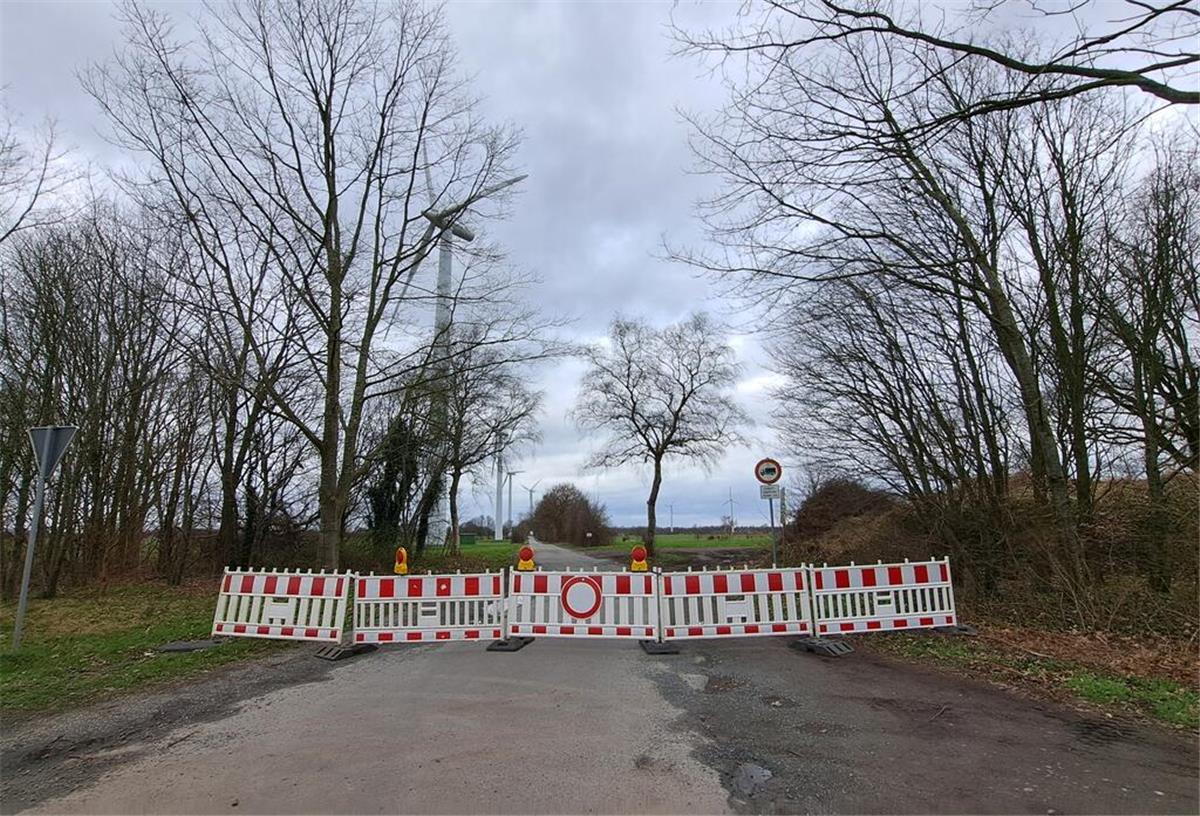 Während der A27-Umleitung im März durch Uthlede war der Weg zum Windpark gesperrt, da er von vielen Autofahrern als Abkürzung genutzt wurde. 

