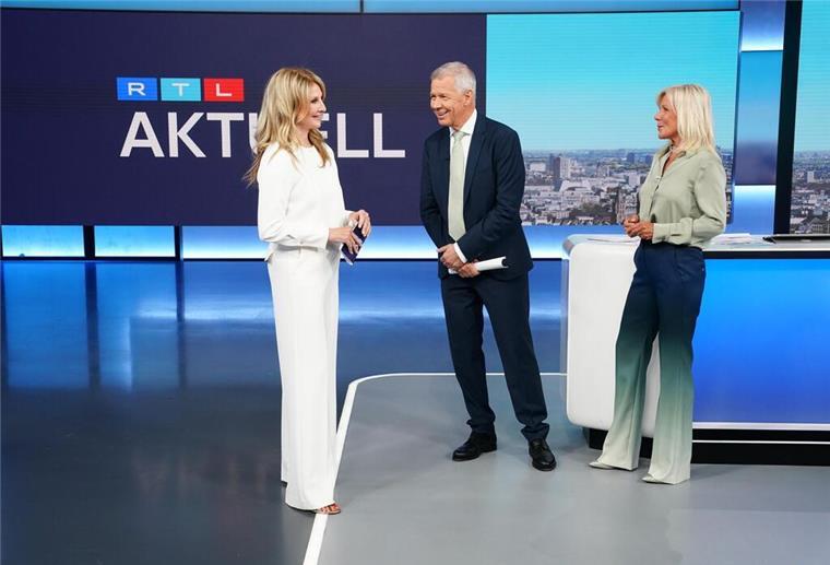 Kloeppel und von der Groeben: Abschied mit Gefühl und Rekord Während der Abendnachrichten überrascht Frauke Ludowig die beiden Moderatoren Peter Kloeppel und Ulrike von der Groeben in ihrer letzten „RTL Aktuell“-Ausgabe.