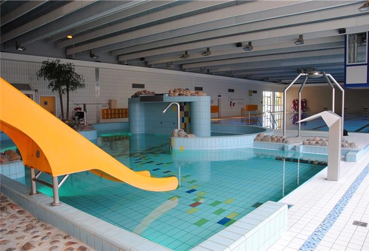 Während der Corona-Pandemie zeigte sich das Zevener Hallenbad menschenleer. Wenn die beschlossenen Sanierungsarbeiten beginnen, wird der Betrieb im Aquafit erneut für lange Zeit eingestellt. Ob es da um 20 Monate oder mehr geht, wird sich während der Bauphase zeigen.
