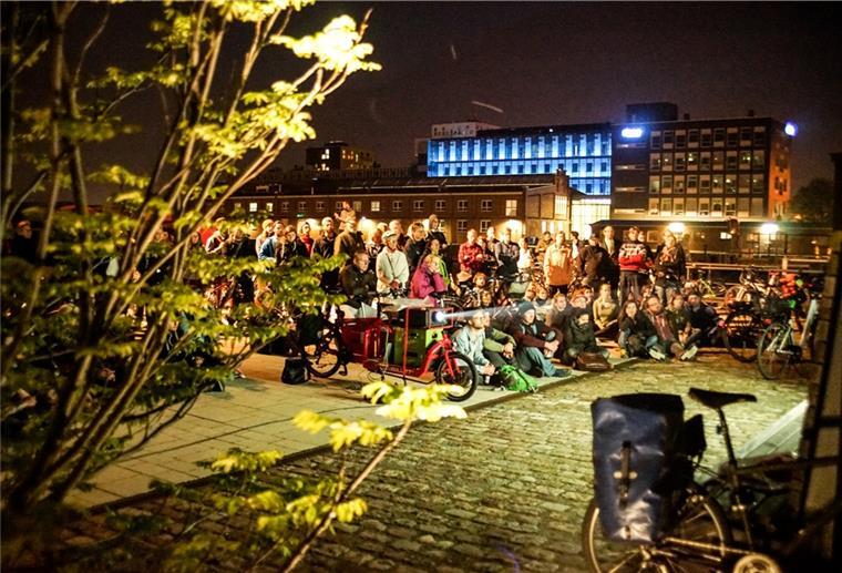 Bremerhaven: Kinonachtreise zu vergessenen Orten des Erinnerns Während der Rundreise durchs nächtliche Bremerhaven werden internationale Kurzfilme gezeigt, die das Erinnern und Vergessen cineastisch erzählen.