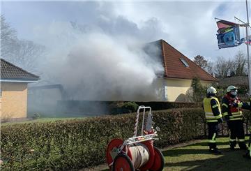 Während des Einsatzes in Heeslingen hatte die Feuerwehr nicht nur mit den Flammen, sondern auch mit starker Rauchentwicklung zu kämpfen.
