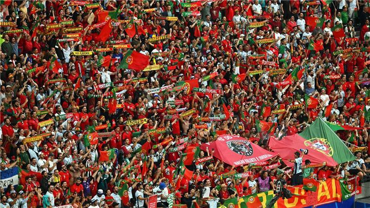Video mit gewalttätigen Ordnern: Polizei ermittelt Während des Spiels Portugal gegen Slowenien soll es zu gewaltsamen Szenen gekommen sein.