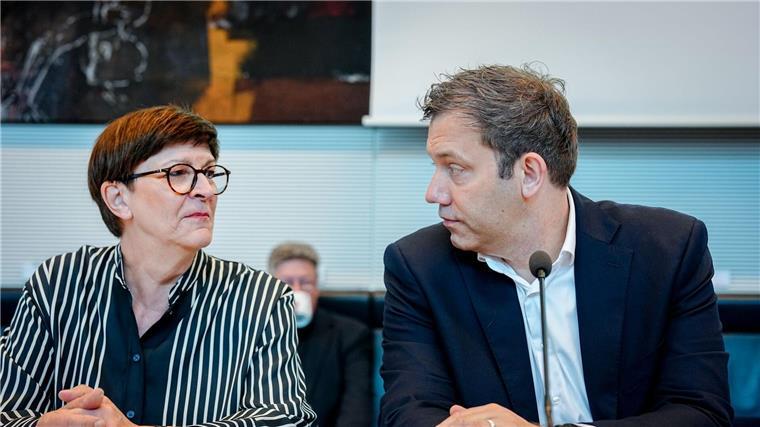 Weil rät SPD: Mehr Kontakt mit normalen Menschen suchen Während Lars Klingbeil neuer Vizekanzler ist, bleibt Saskia Esken ohne Rolle in der neuen Bundesregierung. (Archivbild)