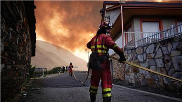 Während sich die Lage bei den Waldbränden in Spanien insgesamt leicht zu entspannen beginnt, wüten vor allem in Kastilien und León sowie in Galicien noch immer gefährliche Feuer.