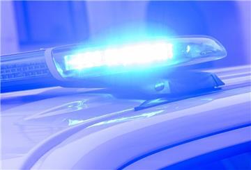 Wagen ohne Nummernschilder auf A27 – Motor noch warm, Fahrer verschwunden