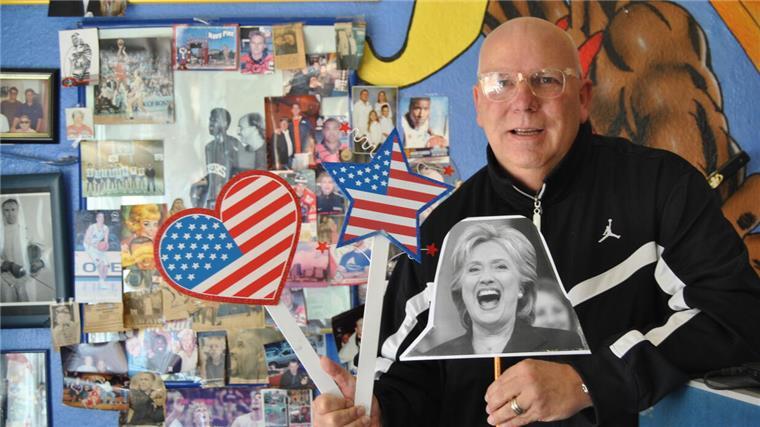 40 Jahre Wally’s Nike Corner: Samstag wird gefeiert Wally Kruso freut sich, das 40-jährige Bestehen seines Geschäfts in Bremerhaven feiern zu können. Am Samstag will er seine Kunden überraschen. Dieses Foto stammt aus dem Jahr 2016.