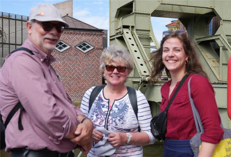 Walter, Inge und Steffi Oelker sind zum Ende ihres Urlaubs nach Bremerhaven gekommen und genießen hier das Treiben der Maritimen Tage und den Zoo am Meer. Familie Oelker ist aus Celle zu Besuch an der Küste.