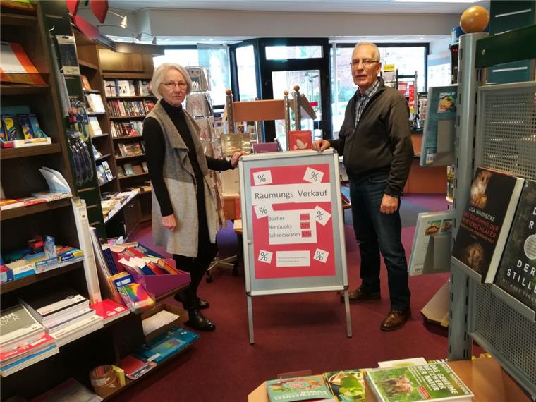 In der Buchhandlung Schließke in Bad Bederkesa beginnt der Räumungsverkauf Waltraud und Bernd Schließke beginnen am 4. März mit dem Räumungsverkauf