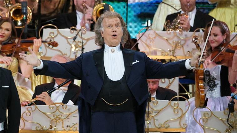 Walzermusik könne Menschen zum Swingen bringen, sagte der Dirigent. (Archivbild)
