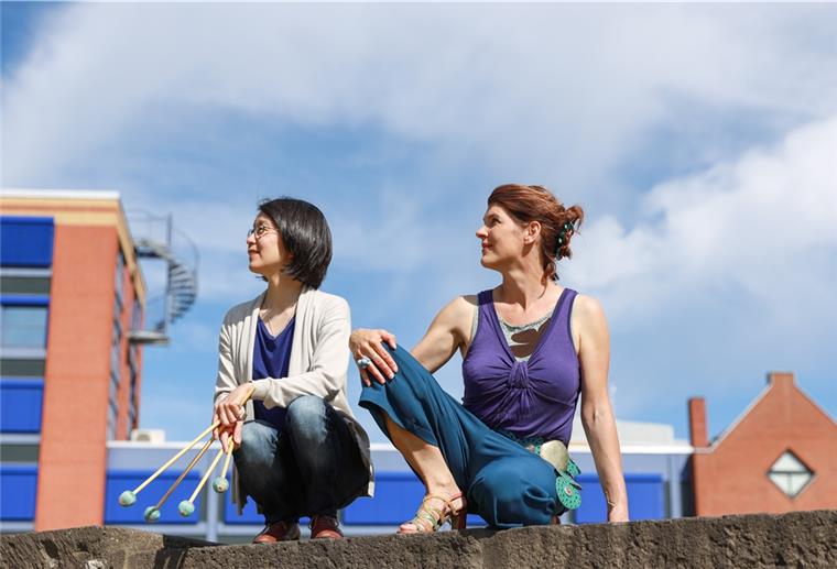 Leher Kultursommer: Von Graffiti-Kunst bis Klassikkonzert Wandelreich, Tomoyo Ueda (links) und Ludmilla S. Euler präsentieren im Rahmen des Leher Kultursommers am 1. September Sprechperformance und Marimbaklänge in der Pauluskirche.