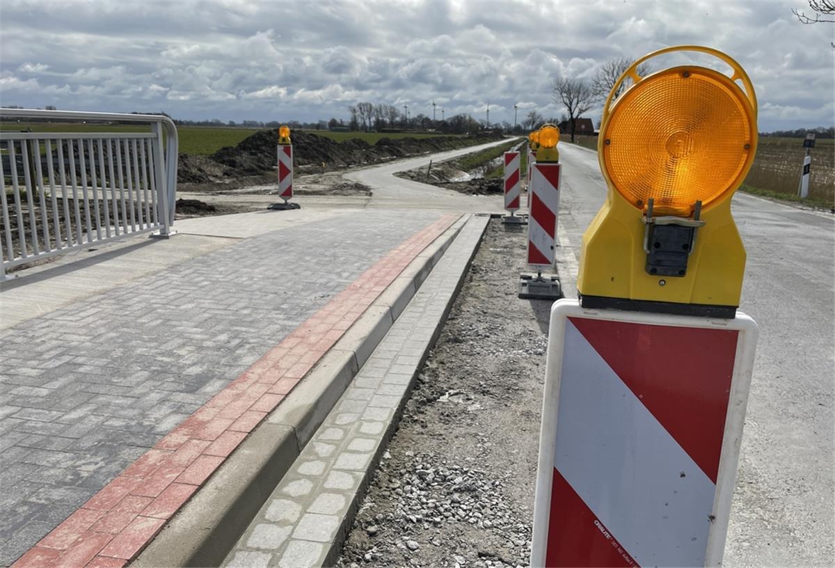 Verhärtete Fronten im Butjadinger Radweg-Streit Wann der Radweg endlich freigegeben werden kann, ist offen. Die Landesbehörde für Straßenbau und Verkehr hofft auf den Sommer.