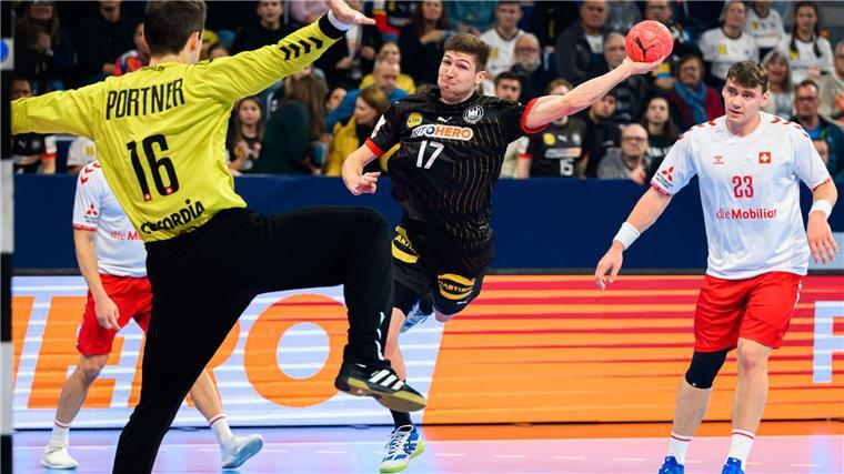 Tricks und Tore: Handballer glänzen gegen die Schweiz War bester deutscher Werfer beim Sieg der deutschen Handballer gegen die Schweiz: Lukas Zerbe