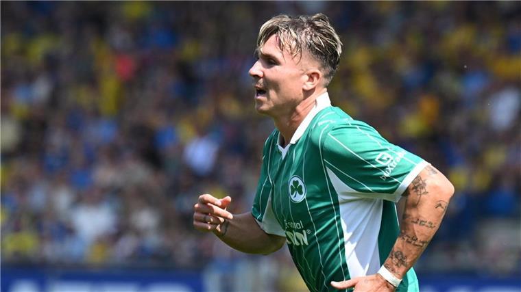 Braunschweig überrascht mit zweitem Sieg: 3:2 gegen Fürth War in seinem 200. Zweitliga-Spiel erfolgreich: der Fürther Felix Klaus.